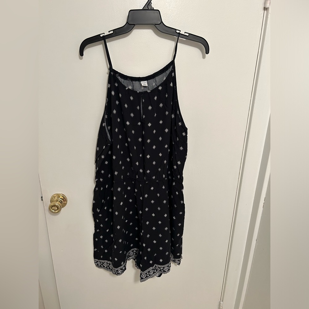 Old Navy cute black and white romper size XXL
